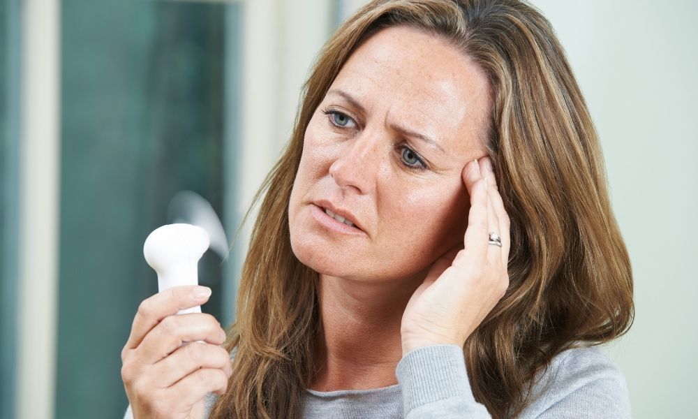 Daugiau nei viena iš keturių moterų veteranų teigia, kad vartojo kanapes menopauzės simptomams pašalinti.